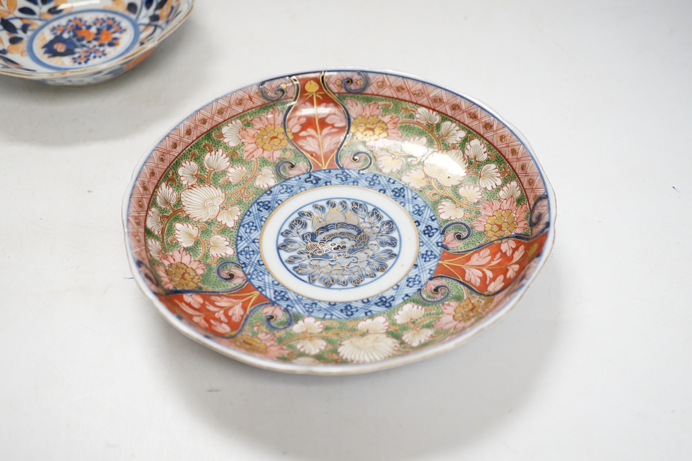 A Japanese Imari bowl and three dishes, 19th century, bowl 15cm diameter